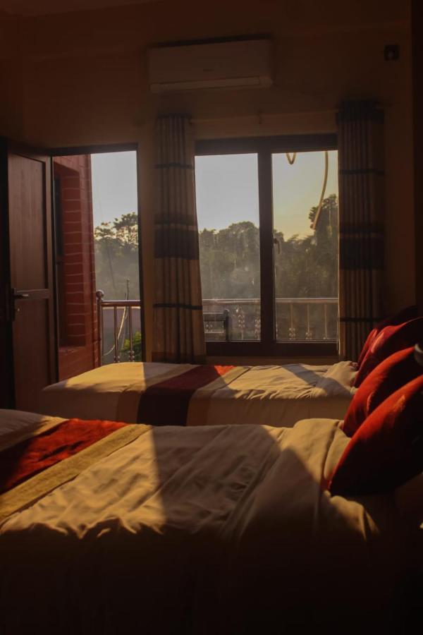 Hotel Flycatcher Chitwan- A Jungle Safari Home Sauraha Zewnętrze zdjęcie