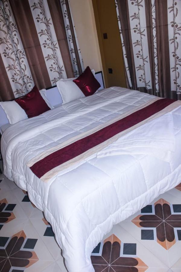 Hotel Flycatcher Chitwan- A Jungle Safari Home Sauraha Zewnętrze zdjęcie