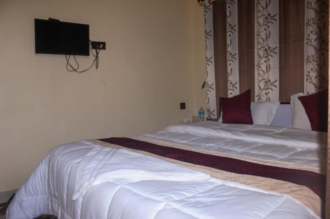 Hotel Flycatcher Chitwan- A Jungle Safari Home Sauraha Zewnętrze zdjęcie