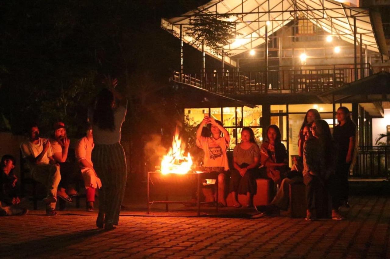 Hotel Flycatcher Chitwan- A Jungle Safari Home Sauraha Zewnętrze zdjęcie