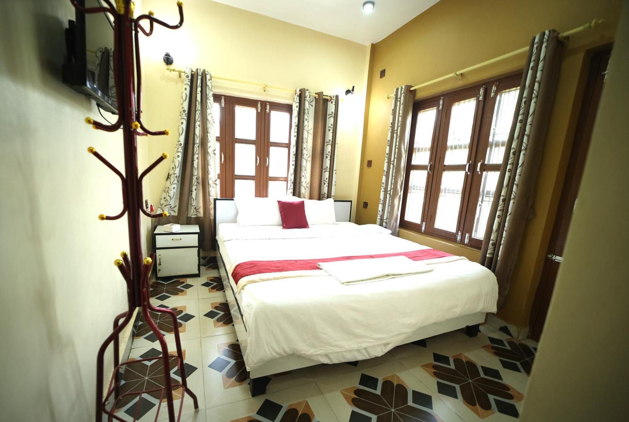 Hotel Flycatcher Chitwan- A Jungle Safari Home Sauraha Zewnętrze zdjęcie