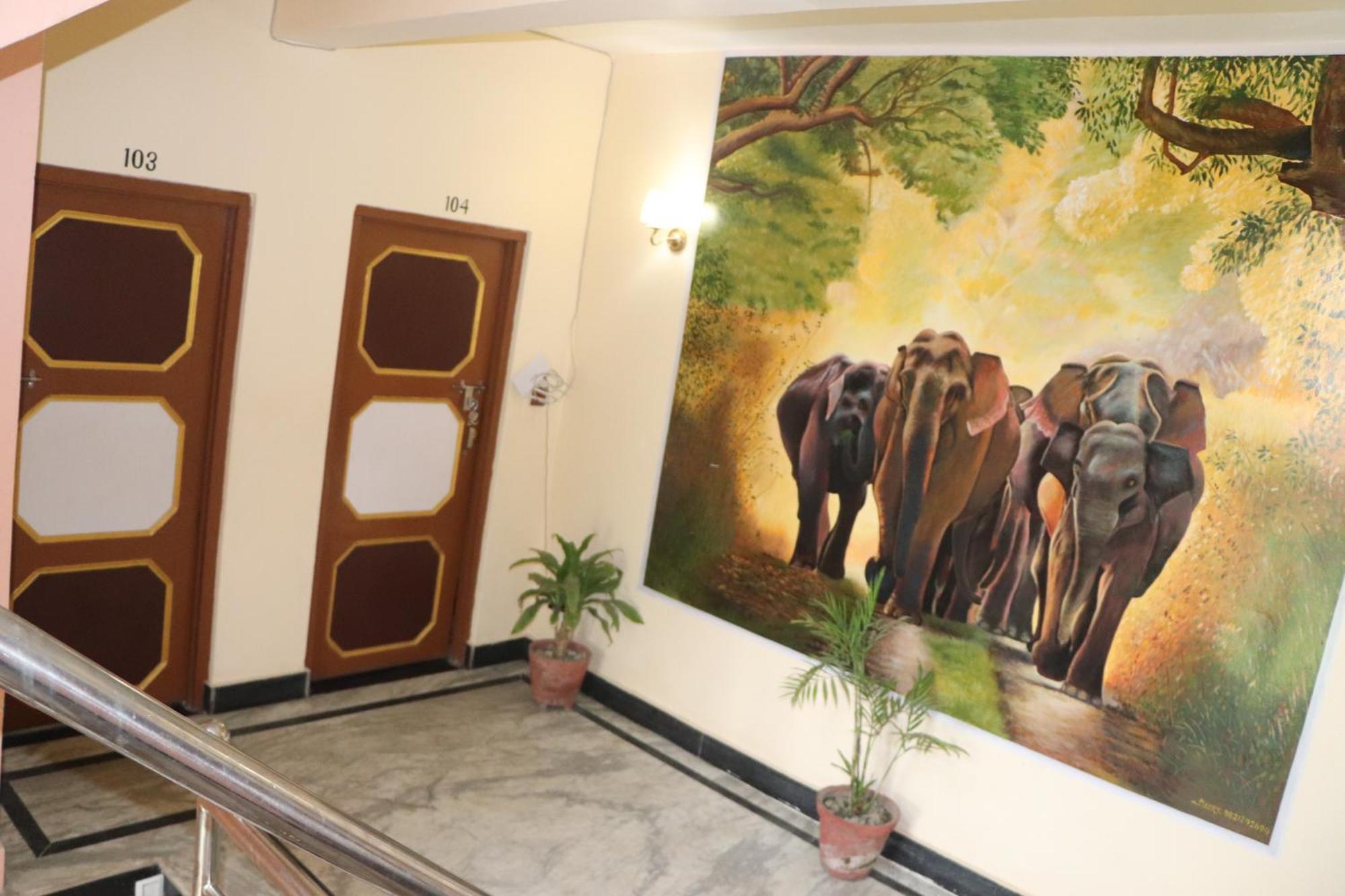 Hotel Flycatcher Chitwan- A Jungle Safari Home Sauraha Zewnętrze zdjęcie