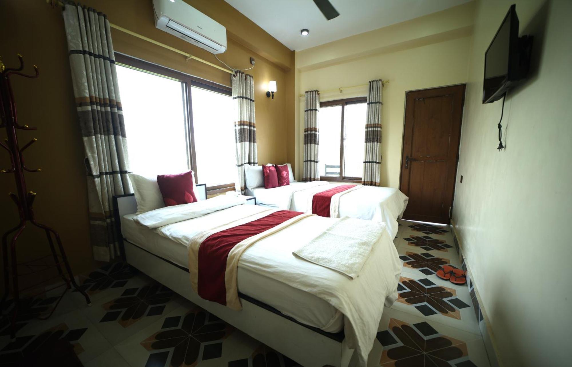 Hotel Flycatcher Chitwan- A Jungle Safari Home Sauraha Zewnętrze zdjęcie