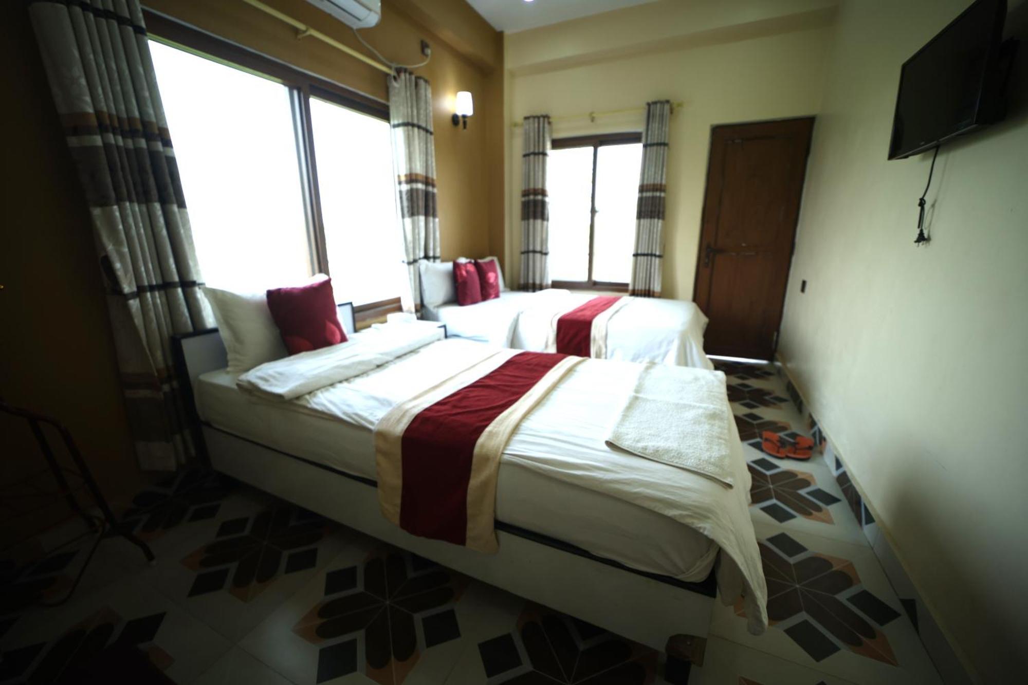 Hotel Flycatcher Chitwan- A Jungle Safari Home Sauraha Zewnętrze zdjęcie