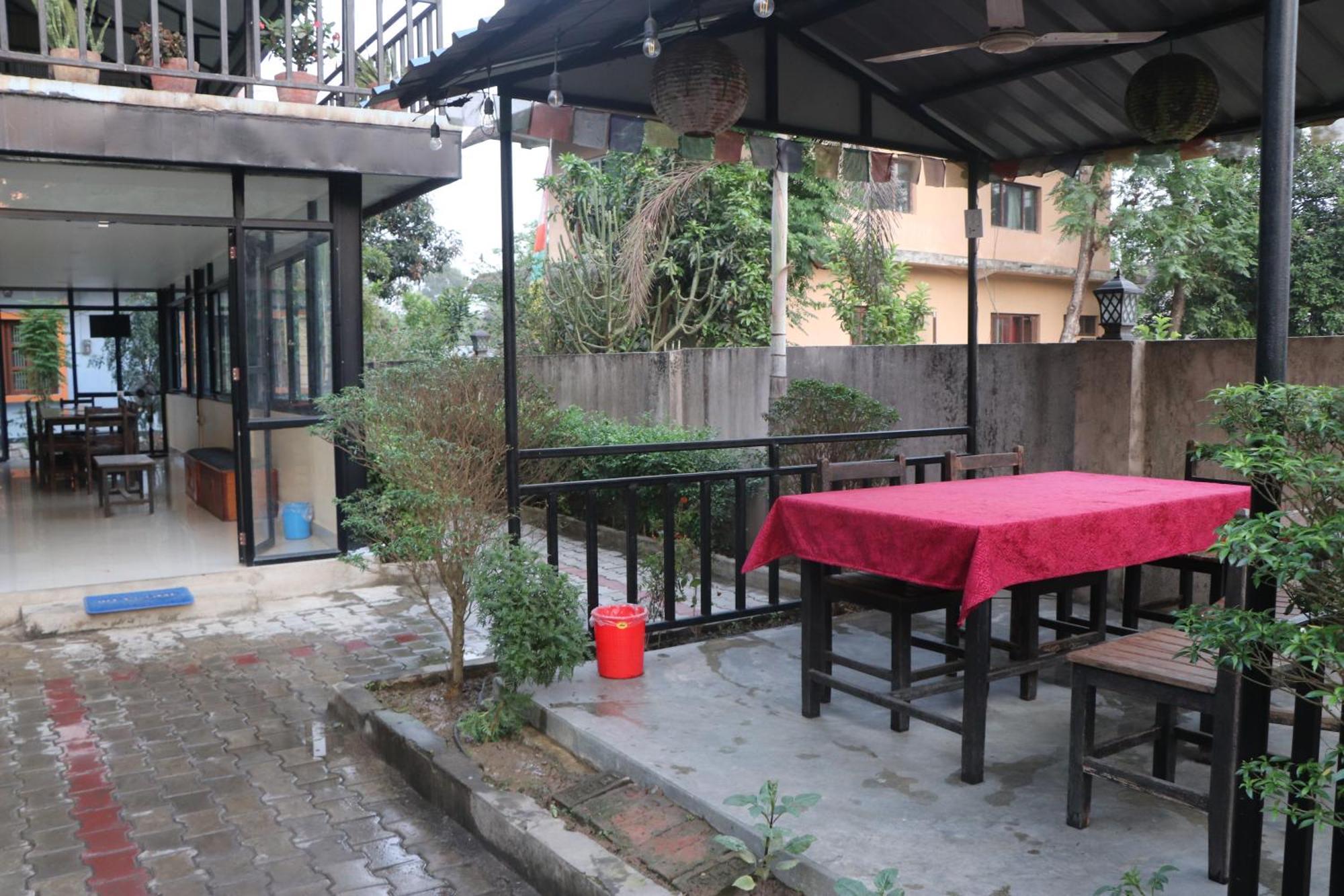 Hotel Flycatcher Chitwan- A Jungle Safari Home Sauraha Zewnętrze zdjęcie