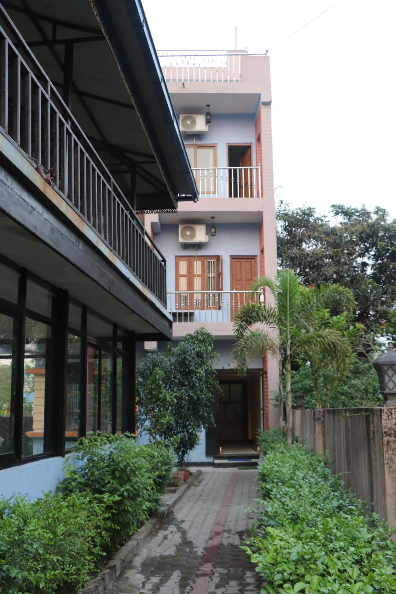 Hotel Flycatcher Chitwan- A Jungle Safari Home Sauraha Zewnętrze zdjęcie