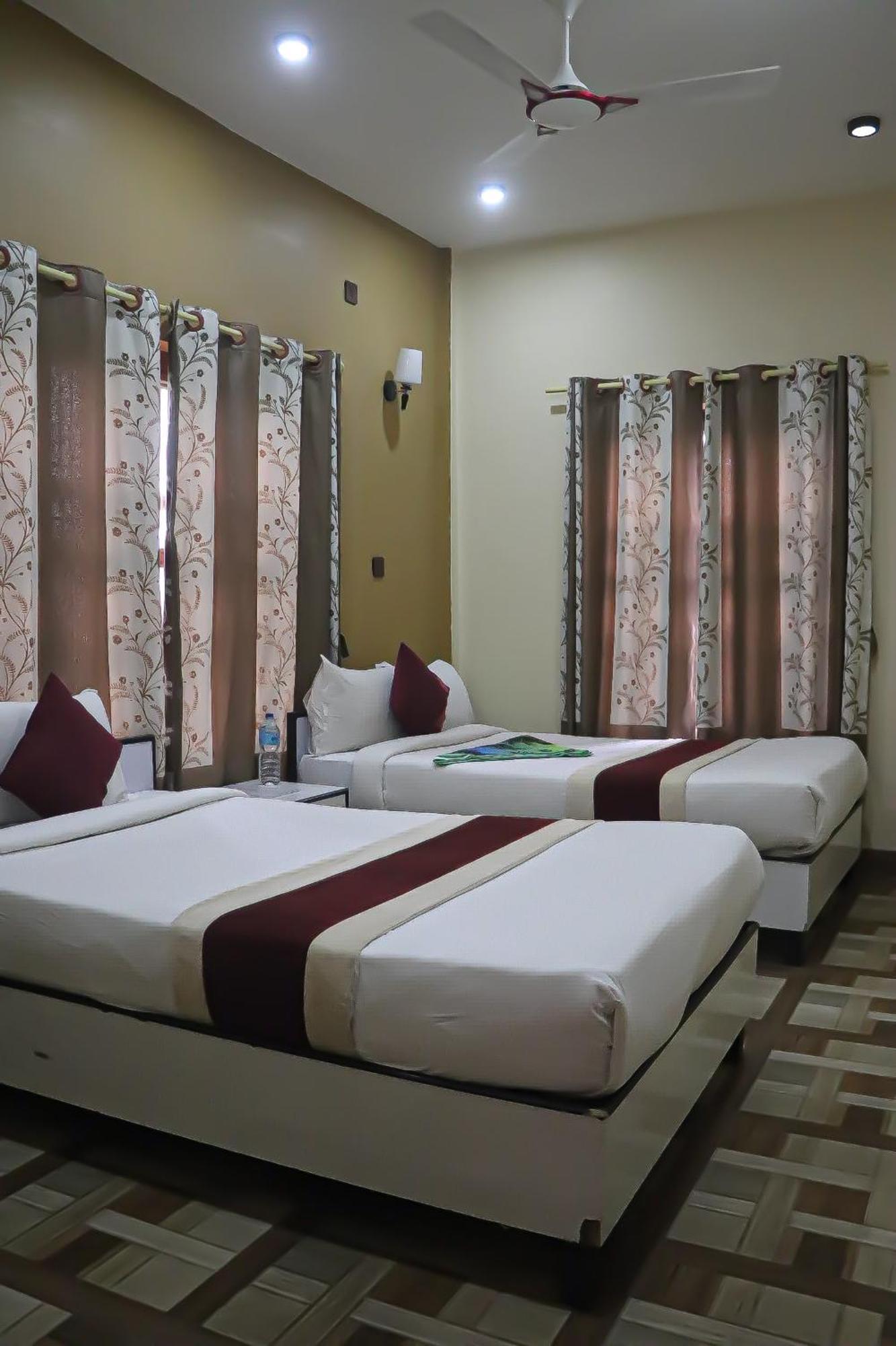 Hotel Flycatcher Chitwan- A Jungle Safari Home Sauraha Zewnętrze zdjęcie